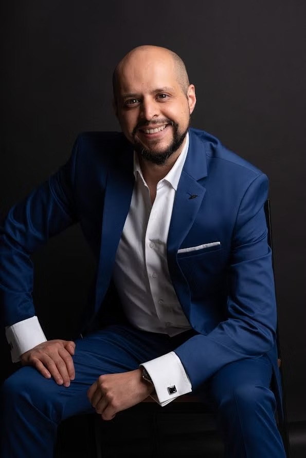 Dr. Alexandro Aguilera