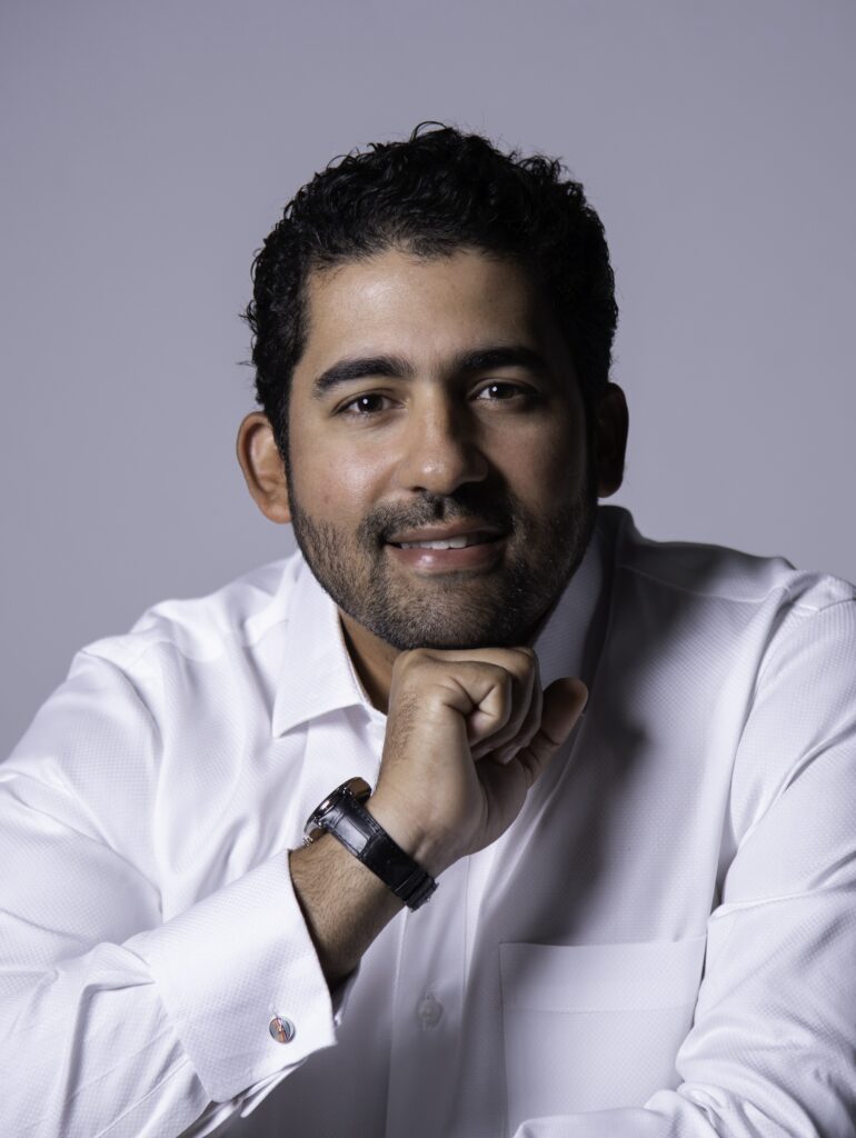 Dr. Martin Robles
